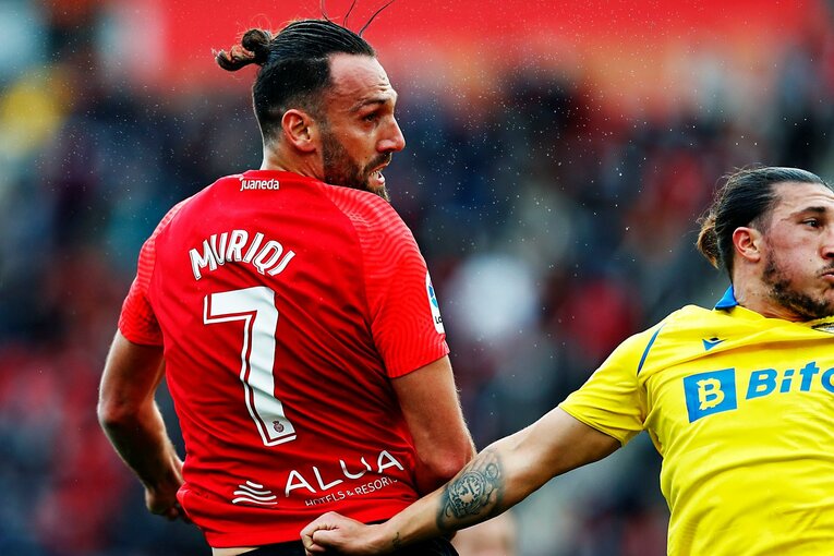 「クボはファウル覚悟で止めなければ」 残留争いで久保建英が大仕事…辛口のタクシー運転手もニコリ〈カメラマン現地取材〉(23)