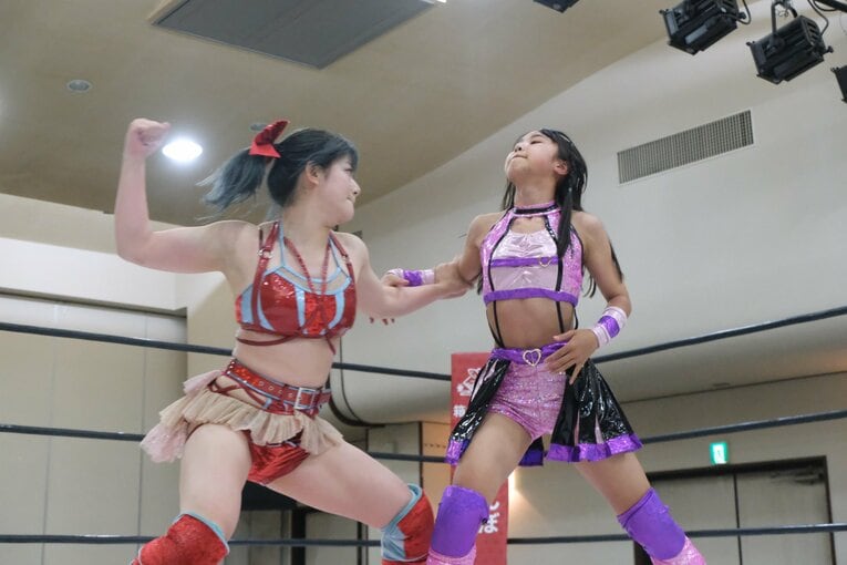 “中学生レスラー”の華麗な飛び技…「一番緊張した」チャンピオンとの一騎打ちで美蘭が見せた“成長の証”　受験勉強との両立が今後の悩み？(37)