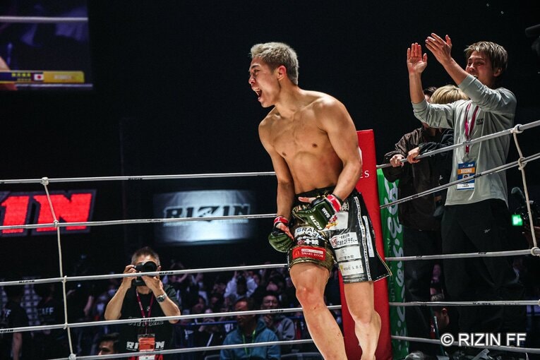 秋元強真vs.パッチー・ミックス　©RIZIN FF