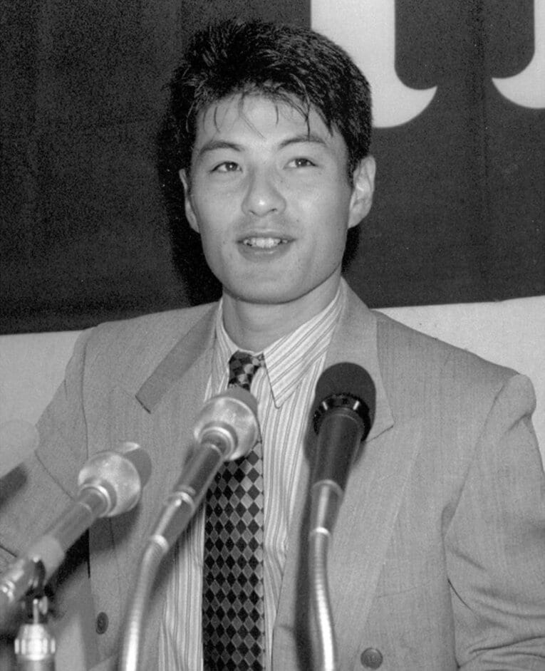 緒方孝市の現役時代。端正なマスクで女性ファンからの人気も高かった ©Sankei Shimbun