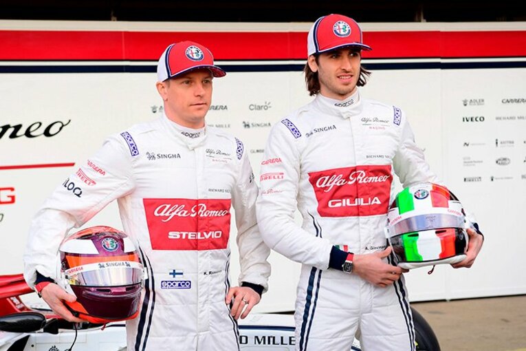 アルファロメオのドライバーは、'07年F1王者のキミ・ライコネン（左）とF1フル参戦デビューとなるアントニオ・ジョビナッツィ。