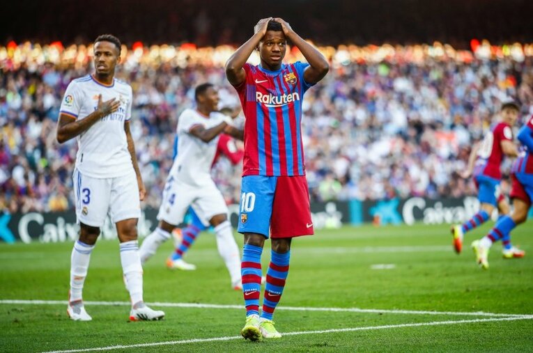 アンス・ファティ、ガビら若手への期待は大きかったが、レアル・マドリーに完敗。指揮官交代に踏み切ったバルサに未来はあるか ／ photograph by Getty Images