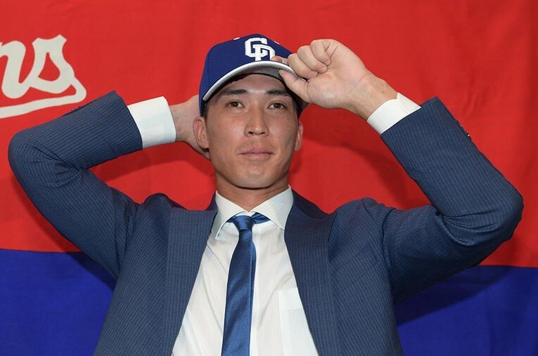 12年過ごした古巣オリックスへの思いを語りながらも、新天地・中日での活躍を誓う後藤駿太（29歳）。仲間、ファンに愛された男のリスタートに期待したい ／ photograph by KYODO