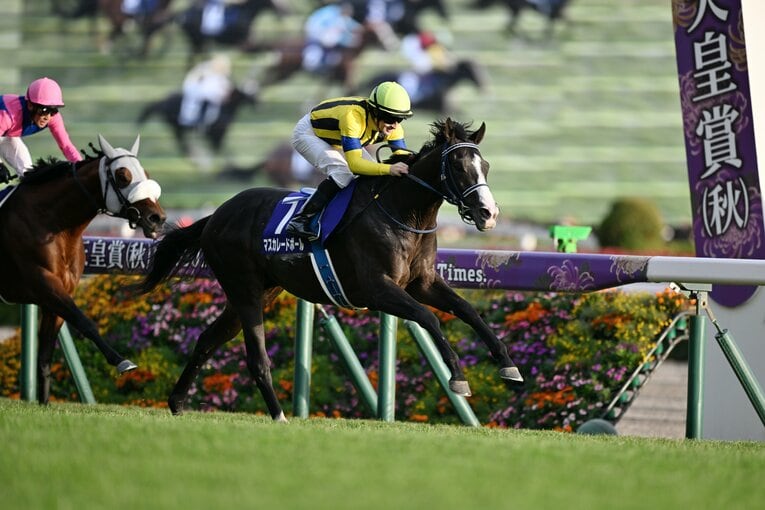 マスカレードボールの脚色はゴールの瞬間まで衰えなかった　©Keiji Ishikawa