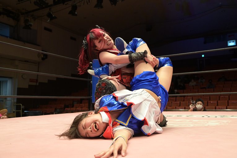 リングで闘う荒井優希（伊藤麻希戦）　提供：東京女子プロレス