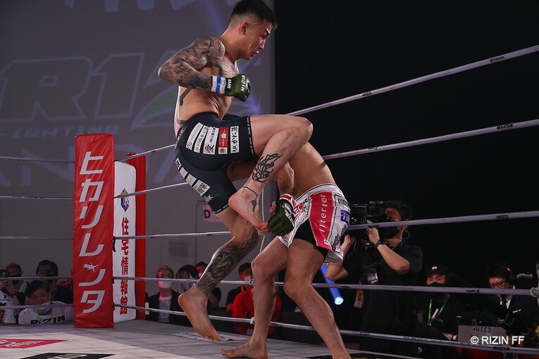 “絶対の寝技”はグレイシーの再来か…クレベル・コイケが“悪童”に完勝、RIZINフェザー級の中心は誰に？「アサクラともう一回、かな」(16)