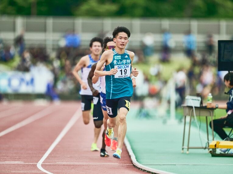 関カレ2部5000ｍで日本人2位となる6位に入った折田。先頭の留学生集団に果敢に勝負を挑むなど積極性も目立った　©︎Yuki Suenaga