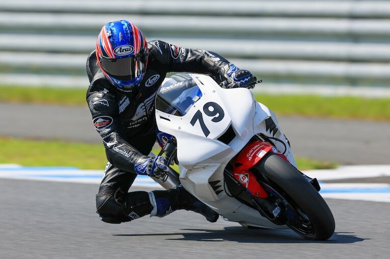 7月のオフの間帰国した小椋は、市販車のCBR1000RR-Rでもてぎを走ってトレーニングした　©Satoshi Endo