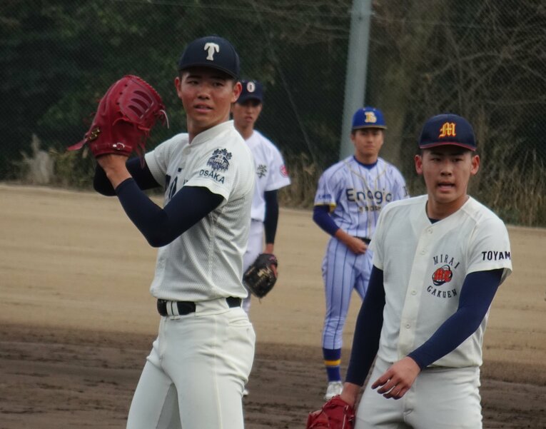 森陽樹（大阪桐蔭／左）と江藤蓮（未来富山） ©Yuji Yanagawa