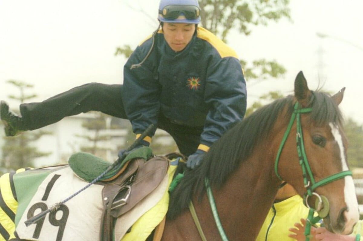 競馬　鉛筆画　エアーピエール号　武豊　鉛筆画　栗東競馬 栗東って読めますか？ 滋賀県にある“ナゾの競馬駅”「JR栗東駅」には何