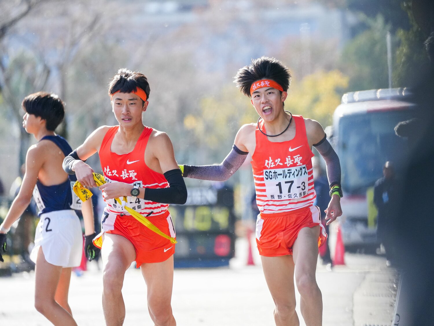 世界大会も経験した3000m障害での強さに加えロードでの安定感も見せた佐々木(右) ©Satoshi Wada