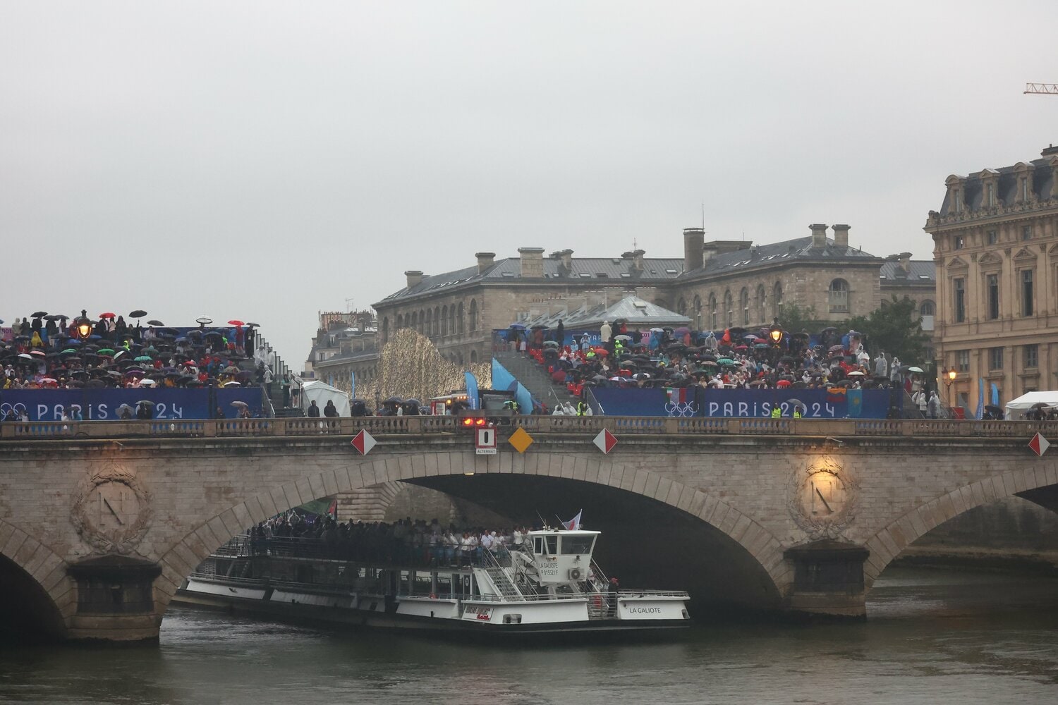 日本選手団の入場 ©Ryosuke Menju/JMPA