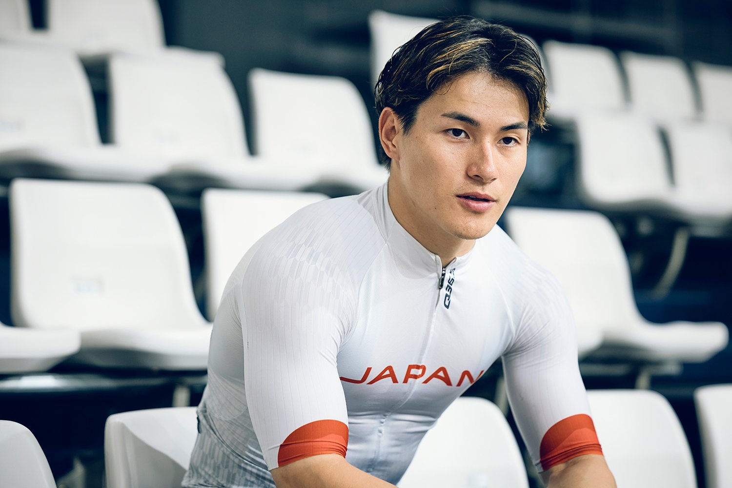 太田海也 1999年生、岡山県出身。大学1年時にボート競技を断念し21歳で日本競輪選手養成所に合格。才能を評価され早期卒業選手としてデビュー、トラック競技ナショナルチームに加入。2023年UCIトラックネーションズカップで初のメダルを獲得して以来、数々の国際大会で活躍。パリ2024日本代表 ©Kiichi Matsumoto