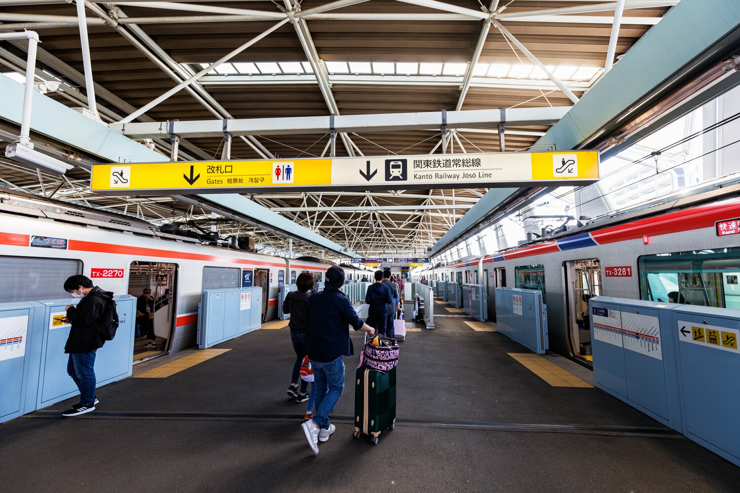 秋葉原駅からつくばエクスプレスの快速で30分ちょっと。守谷駅には何がある？