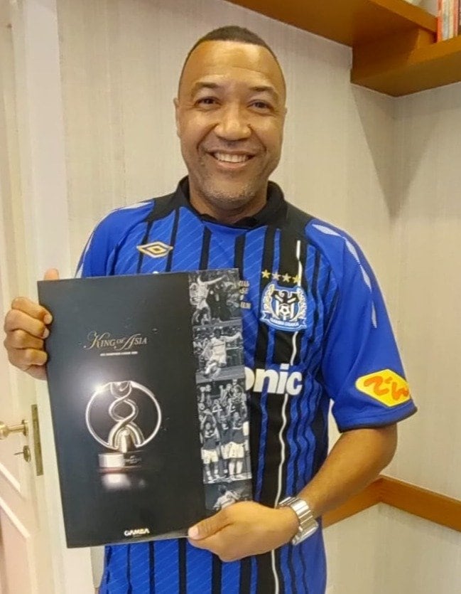 ガンバ時代のユニフォームを着用して　©Hiroaki Sawada