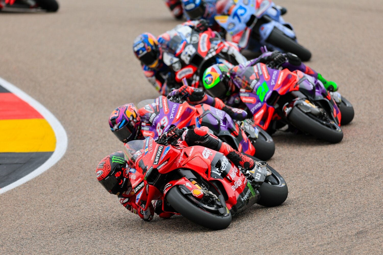 ドイツGPで先頭を走るバニャイア。バニャイアはこのまま優勝し、1位から5位までをドゥカティ勢が占めた　©Satoshi Endo