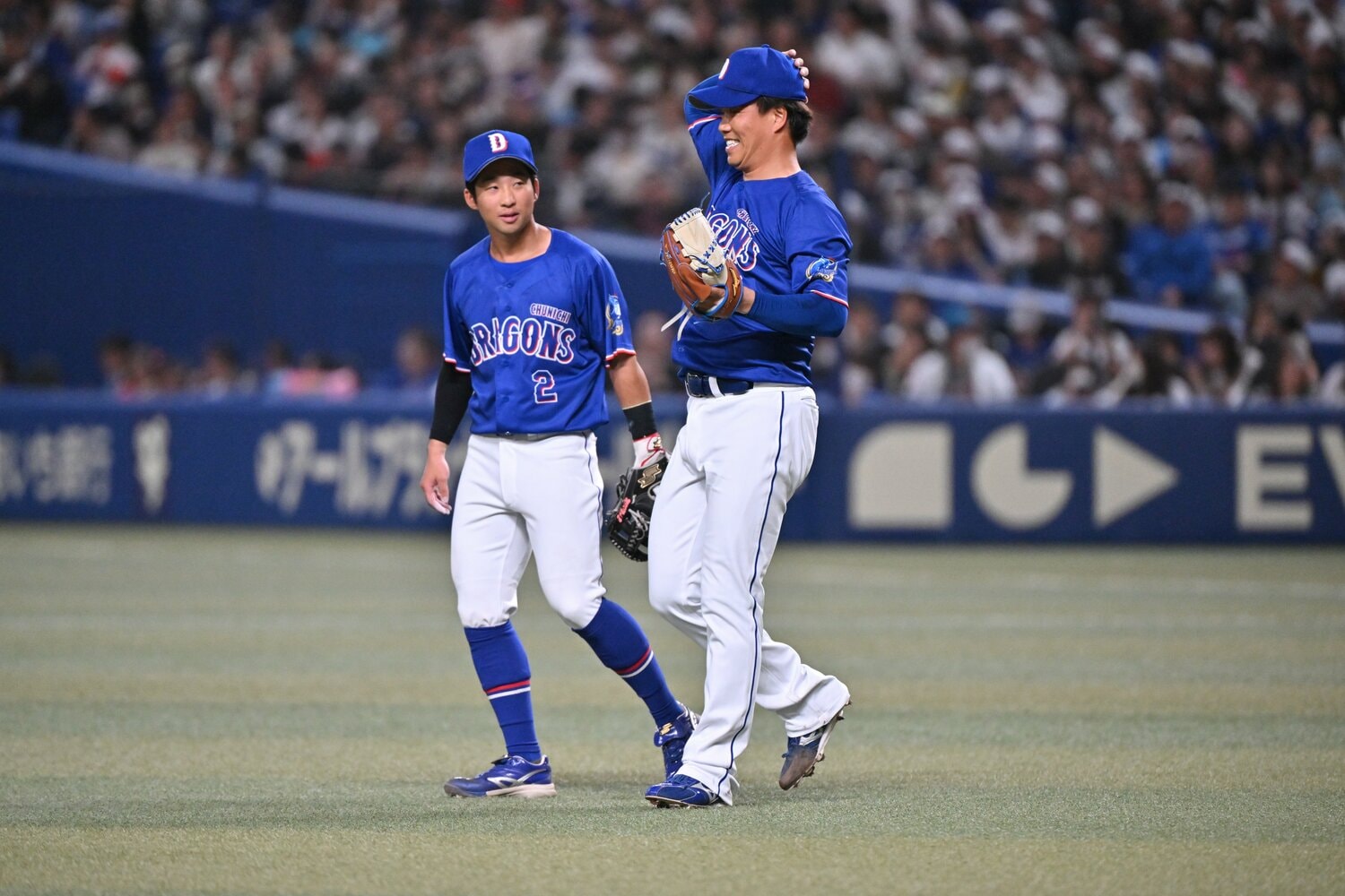 小兵の田中(左)はプレースタイルこそまったく異なるが、大谷の打撃を最前列で満喫した ©Hideki Sugiyama