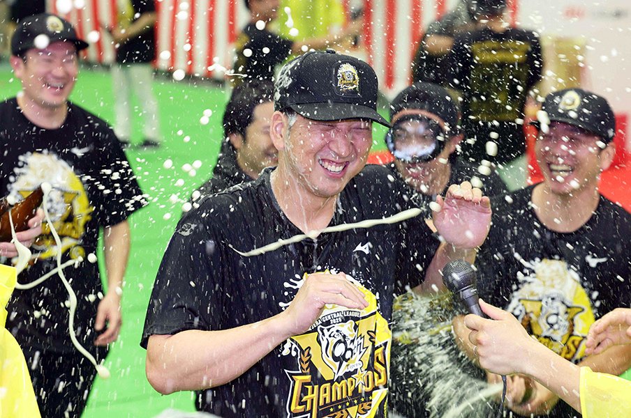 《阪神・史上最速セ優勝》見逃しがちな独走要因…二冠王とMVP確実・佐藤輝明「23失策→5に激減」、球児采配ズバリ「圧倒的な投手陣運用」＜Number Web＞ photograph by JIJI PRESS