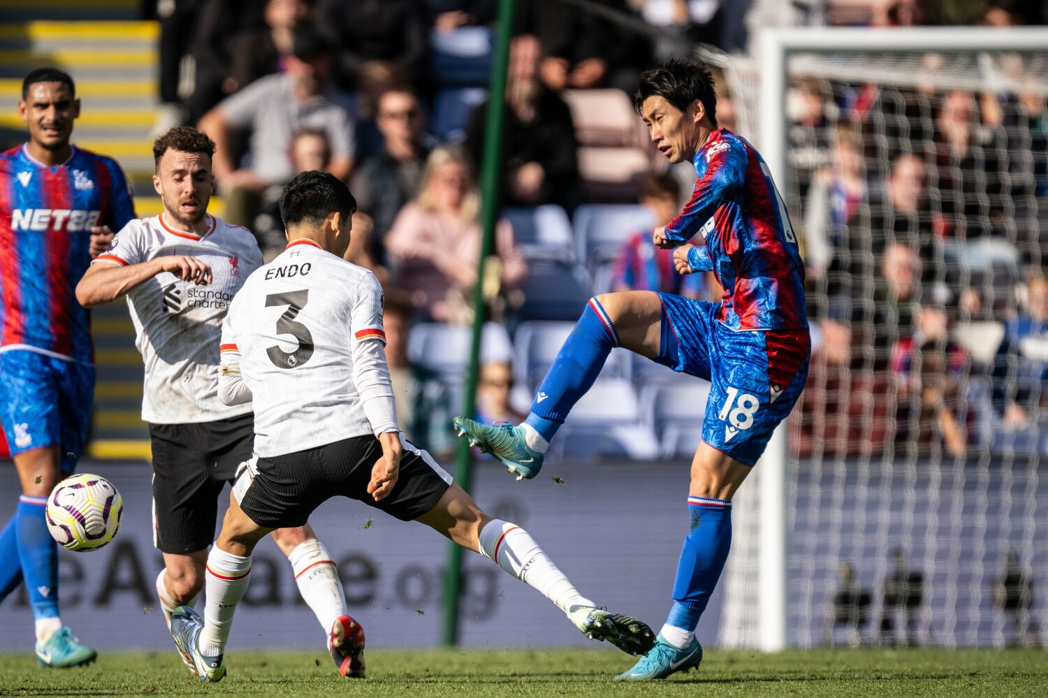 イングランドで戦った遠藤と鎌田　©Getty Images