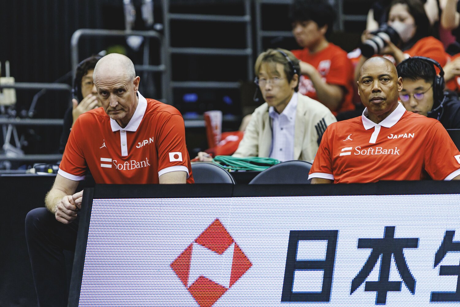 男子日本代表ではトム・ホーバスHC（左）を支えたコーリー・ゲインズ（写真は2023年）　©︎Kiichi Matsumoto