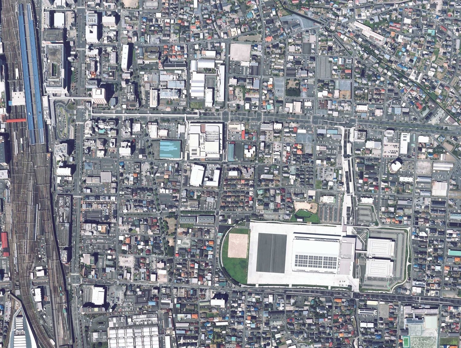 2020年の高崎駅付近の航空写真。競馬場跡が「Gメッセ群馬」になったことが分かる