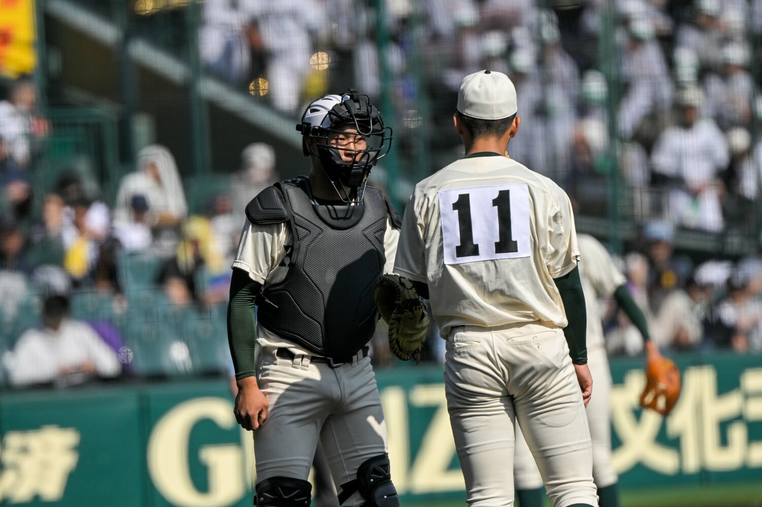 マウンドで投手陣に声をかける堀　©Nanae Suzuki