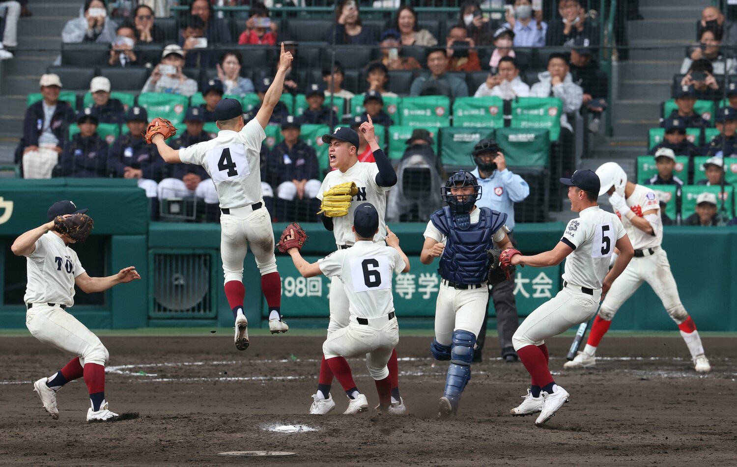 「勝ちへの執念」を備えた大阪桐蔭は勝負強かった　©JIJI PRESS