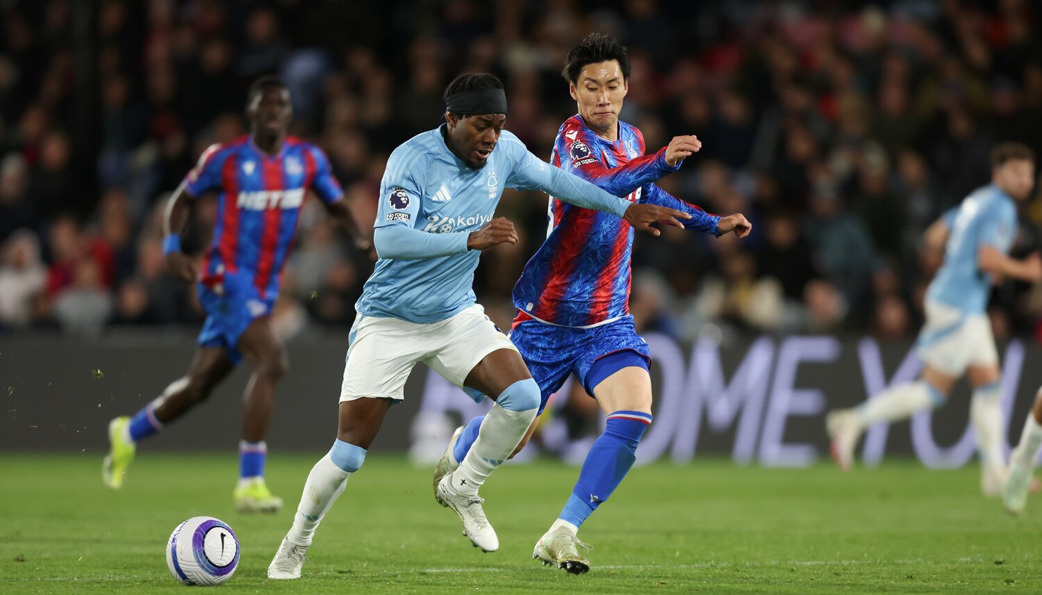 フォレスト戦での鎌田　©Getty Images