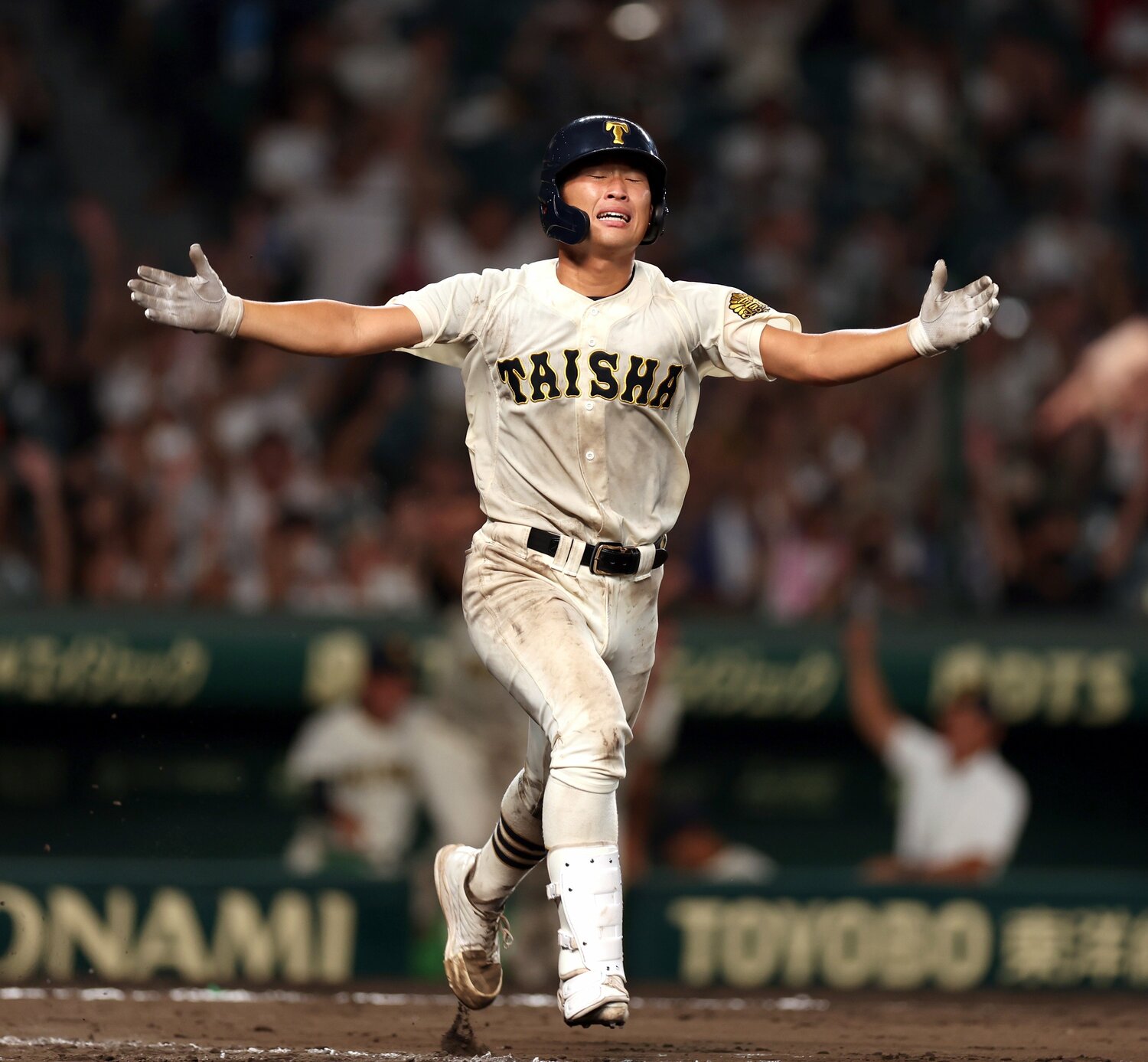 早稲田実との3回戦では、延長11回を投げ抜き、無死満塁からセンター前にサヨナラ打を放つという大活躍を見せた ©JIJI PRESS