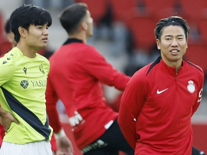 「久保建英と浅野拓磨が笑顔で握手」4年ぶり日本人対決で敗戦にイラ立っても久保がスペイン語で語った「荷車を引くんだ」…カメラマンが見た事実＜Number Web＞ photograph by Daisuke Nakashima