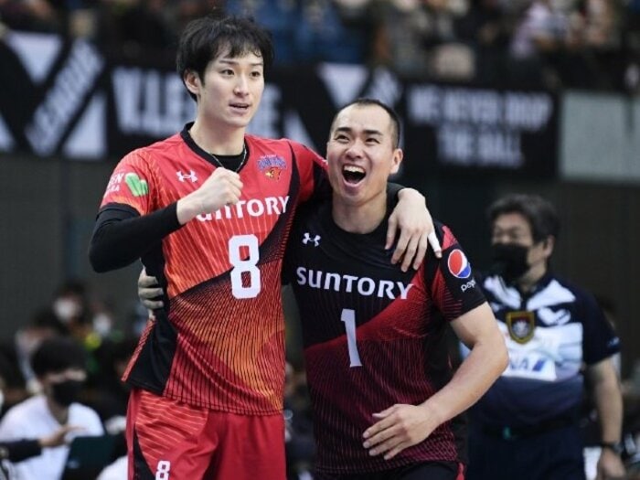 30歳Vリーガーが“離島の教師”に転身…エリート街道を歩んできた“守護神”がバレー部員10人と目指す春高「一回、連れてってあげたい」＜Number Web＞ photograph by Itaru Chiba