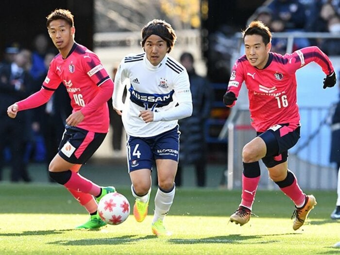 新生マリノスの真ん中に天野純。「何かやりそうな選手になりたい」＜Number Web＞ photograph by Getty Images