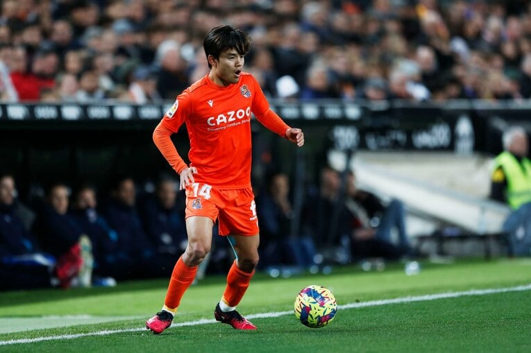 〈久保建英ソシエダ月間MVP〉敵地で憎まれるのは名が知れた証拠だが…「クボへの徹底マーク」と“1枚も撮れなかったシーン”とは(61)