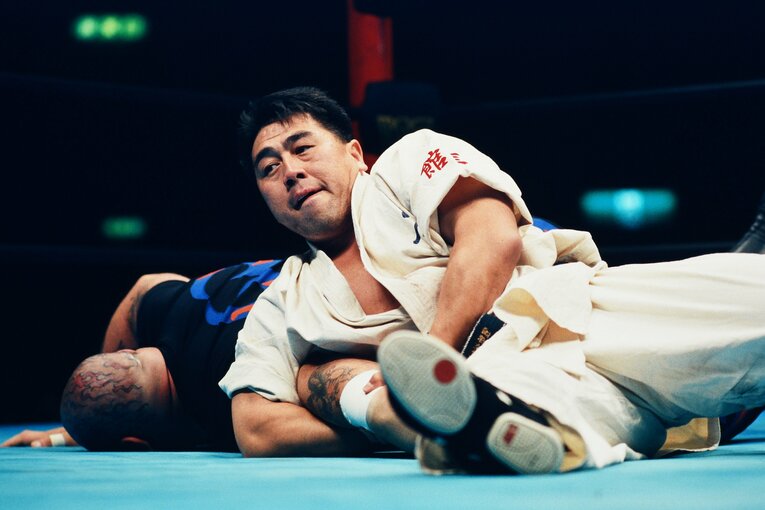 1994年5月11日のWWFマニアツアー。札幌の月寒ドームでクラッシャー・バンバン・ビガロと対戦