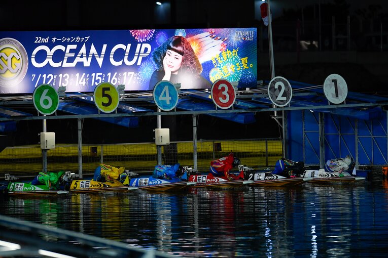 優勝戦のピット離れの瞬間　©日本モーターボート競走会