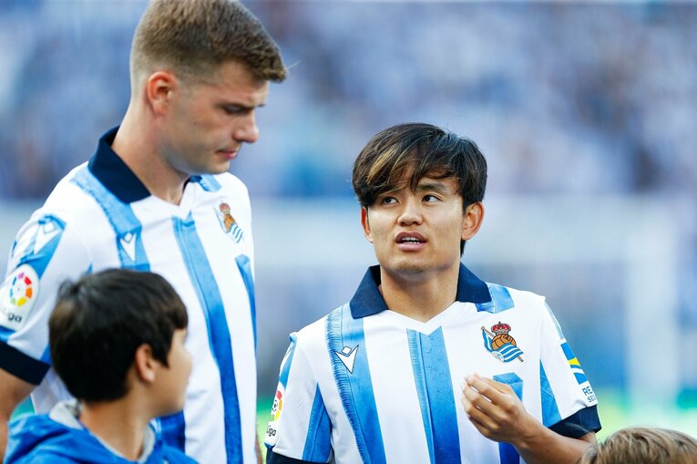 久保建英22歳誕生日に「タケはアイドル」日本語ボードの子供、メッシっぽい新ユニ姿やソシエダ主将との別れ…カメラマンが見た“幸せな最終節”(12)