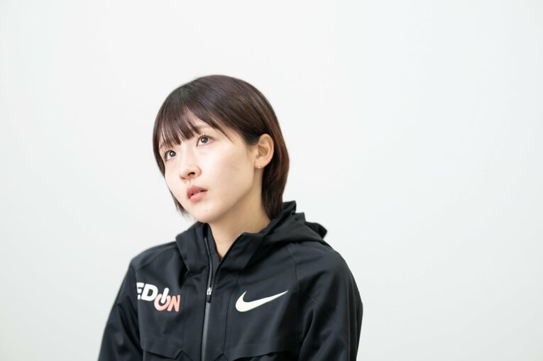 陸上競技をはじめた頃を回想する細田　©Miki Fukano