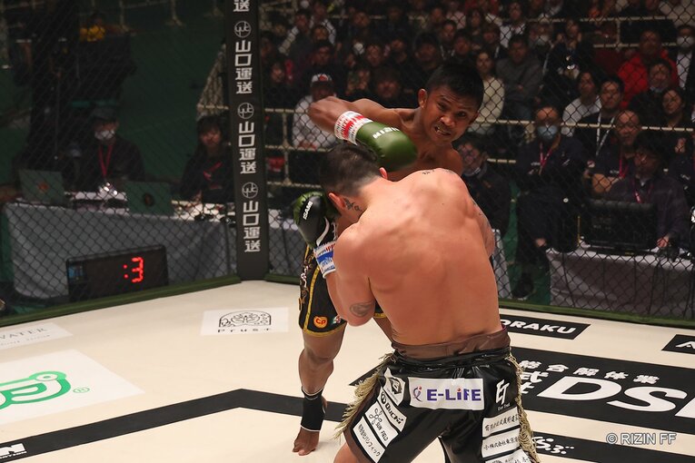 ブアカーオ・バンチャメークvs.木村“フィリップ”ミノル　©RIZIN FF