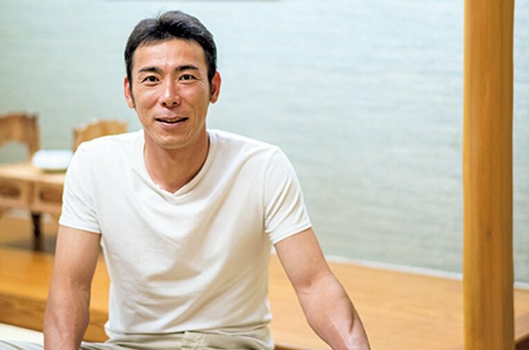 2000本安打を成し遂げた荒木。プロらしからぬメンタリティの持ち主だ ／ photograph by Takuya Sugiyama