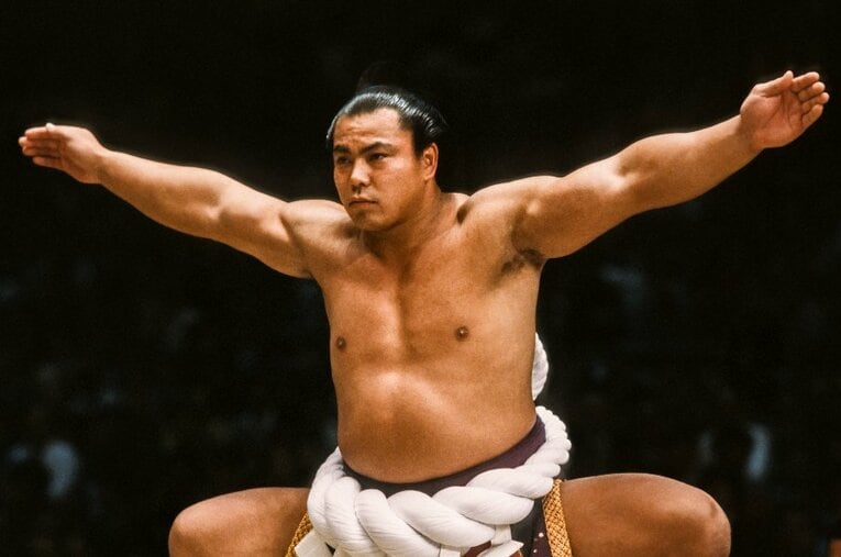 令和になっても、人気が衰えない“伝説の横綱”千代の富士（写真は1983年の九州場所（11月場所）で）　©Getty Images
