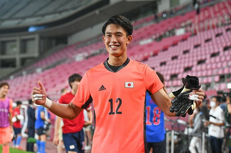 PK戦の末、ニュージーランドに勝利し、笑顔を見せた谷晃生 ／ photograph by JMPA