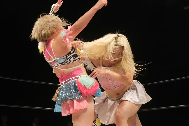 “闘うバービー人形”の急成長…見た目は派手でも練習熱心、Chi Chiをベテラン選手も絶賛「いきなり髪の毛掴んできたからね（笑）」(19)