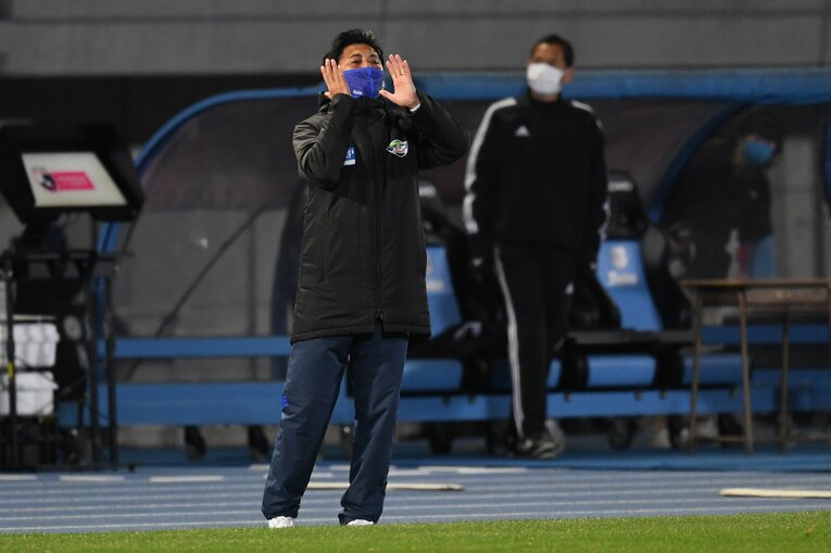 来日が遅れたダニエル・ポヤトス監督の代理として、今季序盤戦で指揮をとった甲本偉嗣ヘッドコーチ