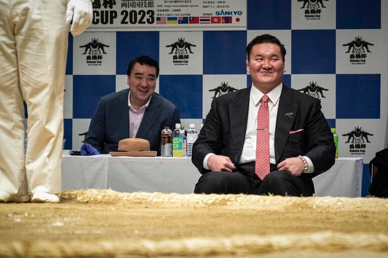 2023年の白鵬杯で、元横綱日馬富士と　©Takuya Sugiyama