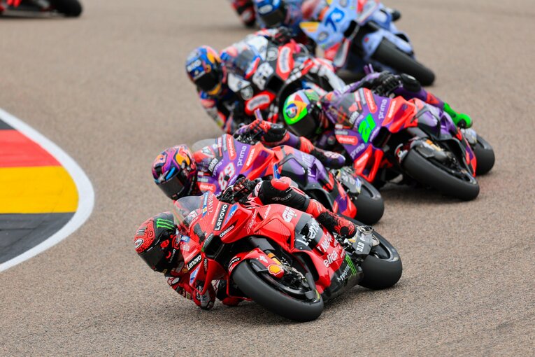 ドイツGPで先頭を走るバニャイア。バニャイアはこのまま優勝し、1位から5位までをドゥカティ勢が占めた　©Satoshi Endo