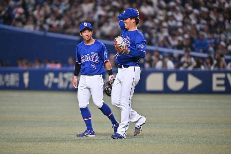 小兵の田中（左）はプレースタイルこそまったく異なるが、大谷の打撃を最前列で満喫した　©Hideki Sugiyama