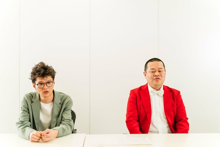 結成12年でM-1決勝初出場となったモグライダー。芝大輔（ツッコミ担当、38歳、左）とともしげ（ボケ担当、39歳）。ウッチャンナンチャン、出川哲朗、ナイツらと同じマセキ芸能社所属