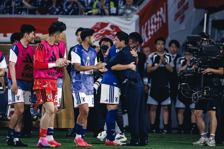 見てて泣ける…吉田麻也の感動セレモニーを見る（写真は右に続きます）　©Kiichi Matsumoto