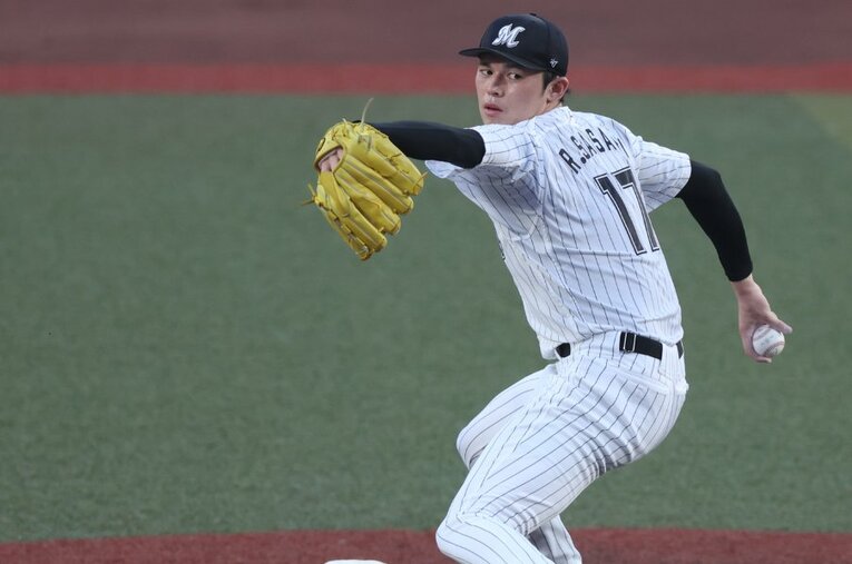 ステップを踏みながら完全復活を目指す佐々木朗希 ／ photograph by Chiba Lotte Marines