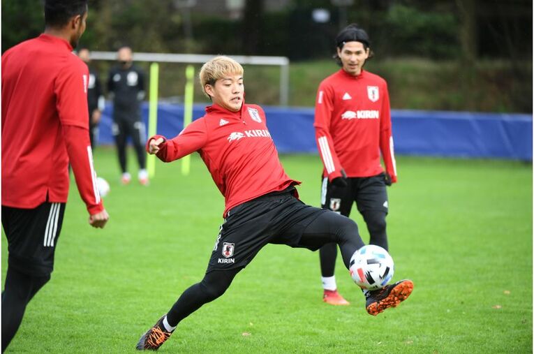 連係不足は“想定内” 19歳久保建英が森保Jで見せた「身体能力差を埋める」クレバーな技術(25) ／ photograph by JFA